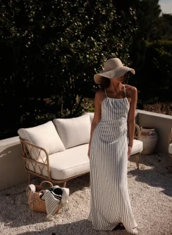 Off-white Flowy Long Dress*AIM’N Hot